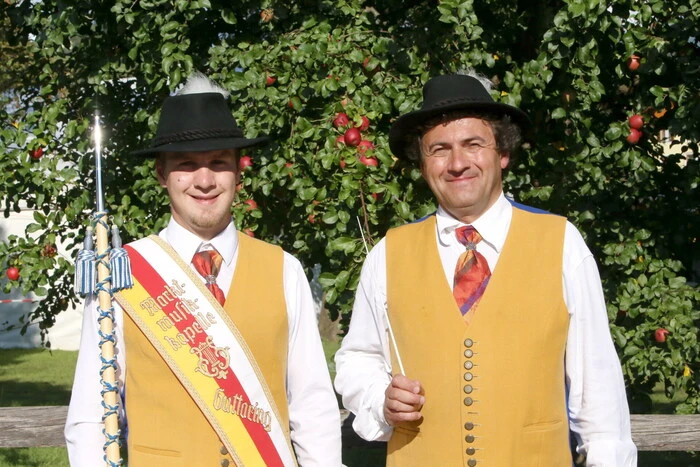 Mit dem Verlauf der Feierlichkeiten sichtlich zufrieden zeigten sich Obmann Stefan Amritzer und Kapellmeister Mauro Meroi (am Foto von links nach rechts).  