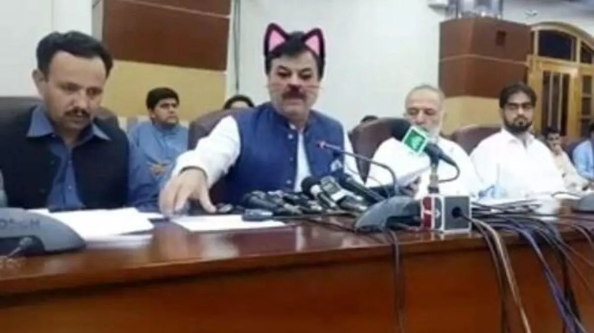 Shaukat Yousafzai mit Schnurrhaaren und Katzenohren