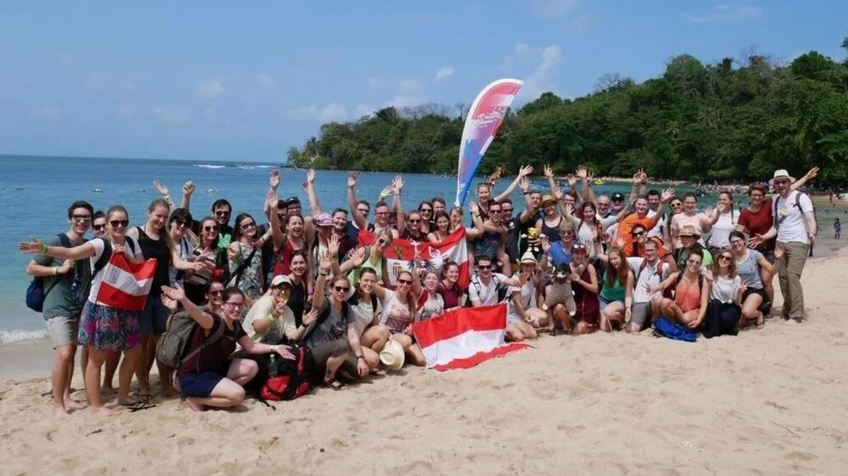 Die steirischen Jugendlichen mit Bischof Krautwaschl in Panama
