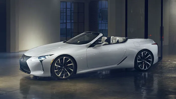 Auf der Autoshow in Detroit hat eine offene Version des Flaggschiff-Coupés LC von Lexus seine Weltpremiere gefeiert.