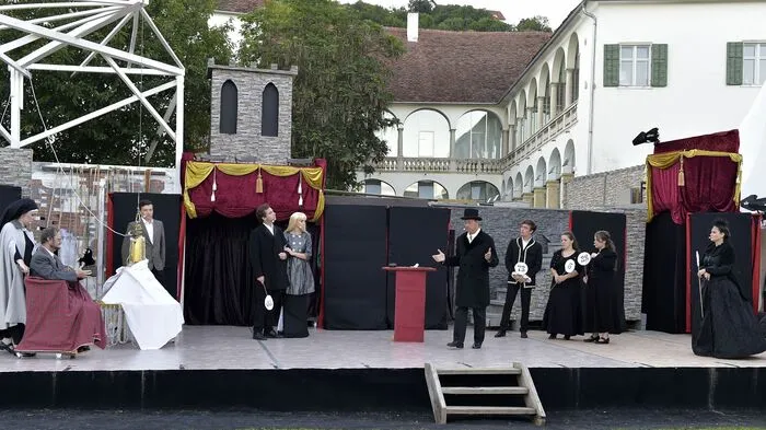 Die Musical-Festspiele Hartberg unter Alois Lugitsch bringen im Schlosshof Hartberg den Musical-Klassiker "Das Phantom der Oper"
