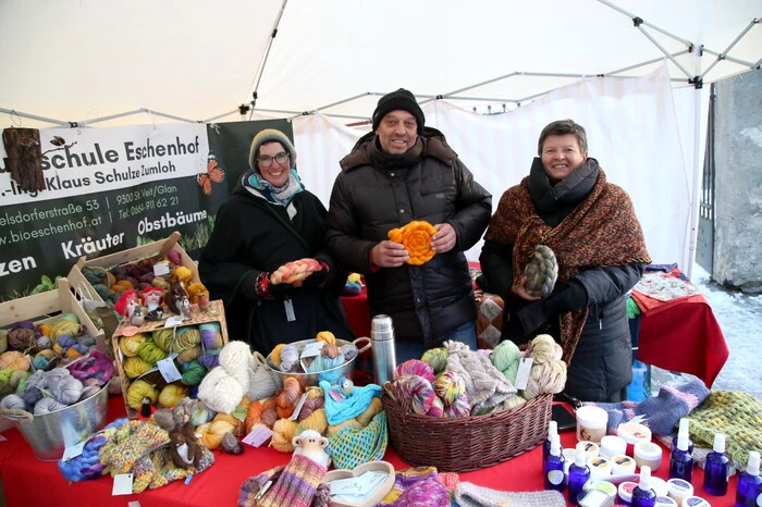 Auch bestand die Möglichkeit, an 20 Verkaufsständen heimische Produkte und Kunstwerke kostengünstig zu erwerben. 