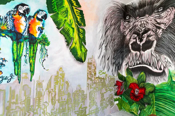 Ein Gorilla im King-Kong-Format entworfen von der artfactory Graz schmückt die Wände.
