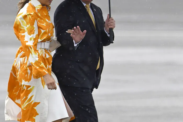 Nach Angaben des japanischen Verteidigungsministeriums war Trump der erste US-Präsident, der jemals ein japanisches Kriegsschiff betreten hat.