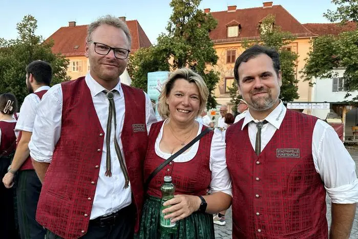 Als Einstimmung auf das Konzert spielte die Fürstenfelder Stadtkapelle unter Kapellmeister Thomas Pfingstl