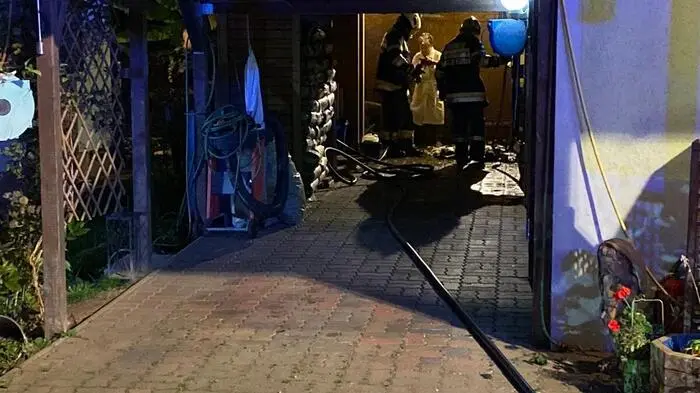 In der Nacht zum Sonntag wurden die Feuerwehren Groß St. Florian und Michlgleinz zu einem Mülltonnenrand nach Grünau alarmiert.