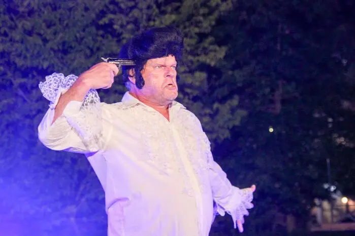 ... oder als Zauberer „Günther Copperfield“ – Günther Gaber, Obmann des Kulturkreises und Organisators des Sommerkabaretts, bewies einmal mehr Wandlungsfähigkeit