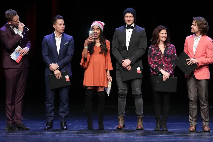 Die Jury: Shorttrack-Legende Apolo Ohno, Youtube-Star Teala Dunn, Entertainer Marco Angelini, Ex-Eiskunstläuferin Jamie Sale, Tanz-Star Louis van Amstel (ganz links Moderator und Organisator Pierre Gider)
