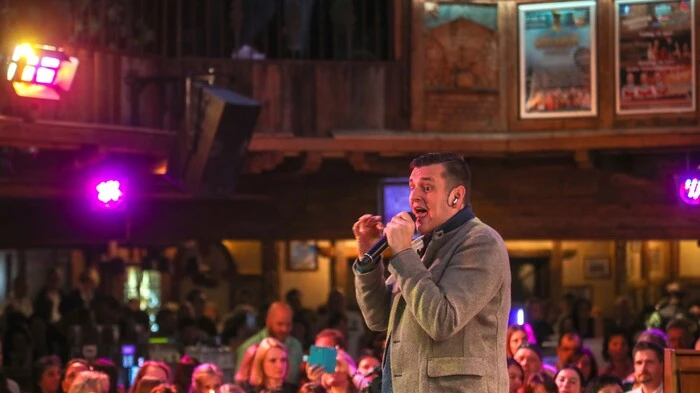 Schlag(er) auf Schlag(er) ging es Dienstagnacht auf der Bühne der Hohenhaus Tenne in Schladming: Marc Pircher führte durch die ersten Smago! Awards für Österreich und Südtirol. Mehr dazu hier!