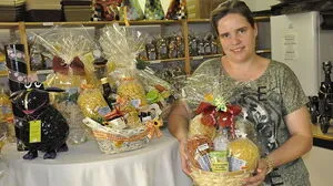 Kerstin Tschrepitsch vulgo Hassler vom Weißenberg in Ettendorf mit selbst produzierten Nudeln 