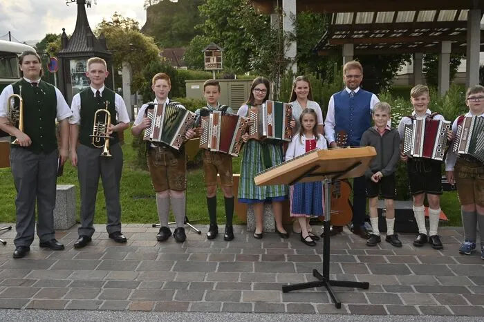 Musikalisch umrahmt wurde der Festakt durch den Musikverein St. Peter-Freienstein und die Schülerinnen und Schüler der Harmonikaklasse von Gottfried Hubmann.