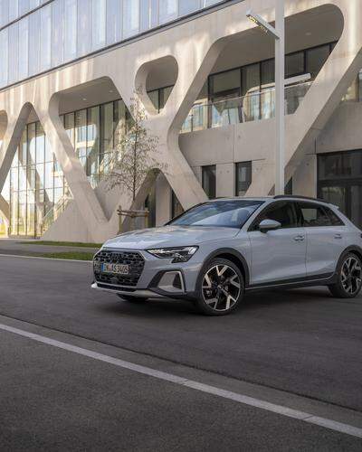 Trend der SUVisierung, aber sozial verträglich: Audi A3 Allstreet, ein 15 Millimeter höheres Fahrwerk gibt in Verbindung mit größeren Reifen eine um 30 Millimeter erhöhte Bodenfreiheit