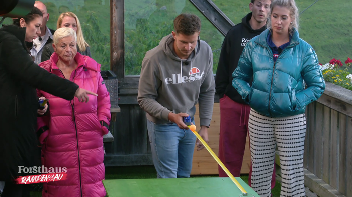 Stefan und Sarah gewinnen im Rein-Raus-Spiel