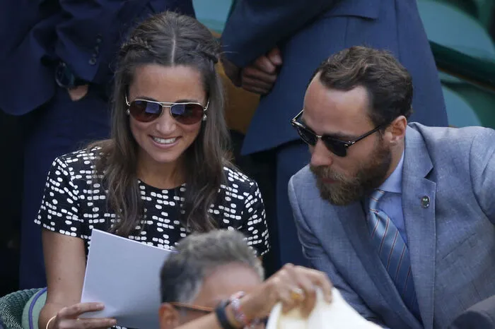 Pippa ist das mittlere von drei Kindern von Michael Middleton und Carole Middleton. 