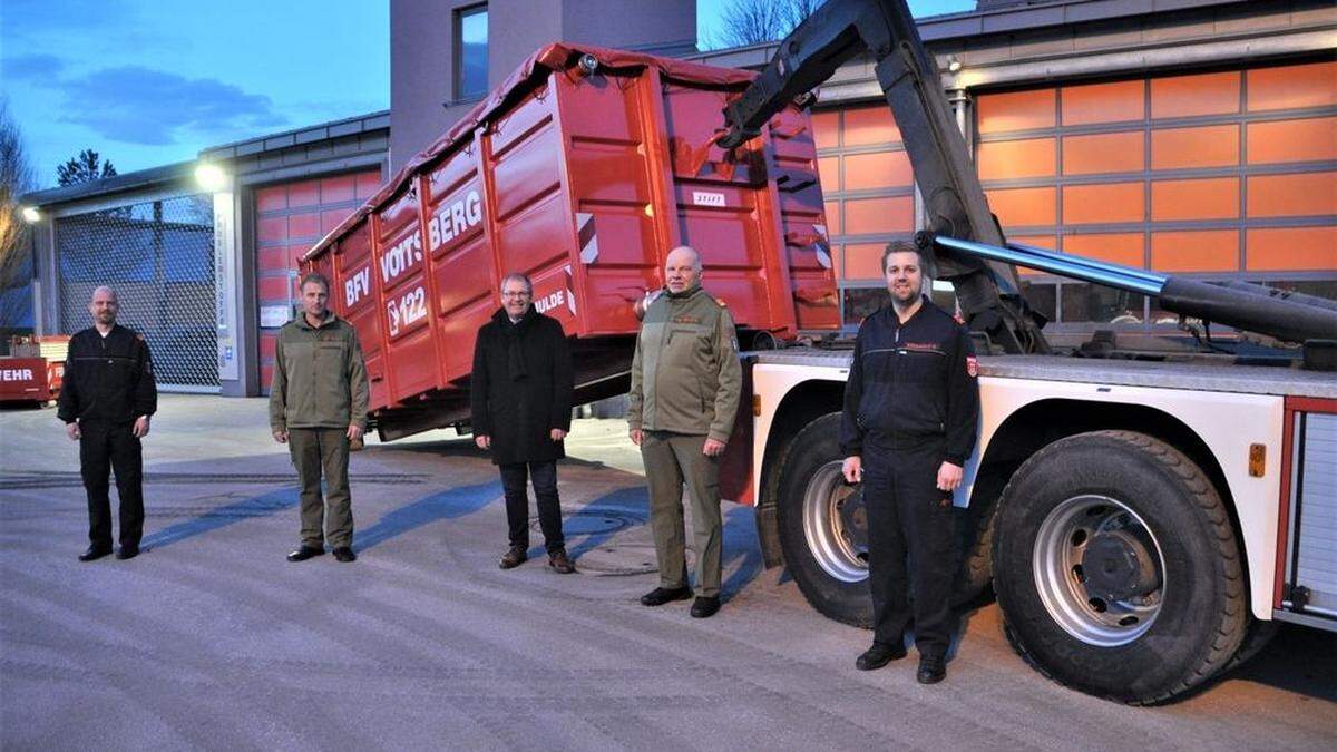 Die Feuerwehr Voitsberg freut sich über den neuen Container