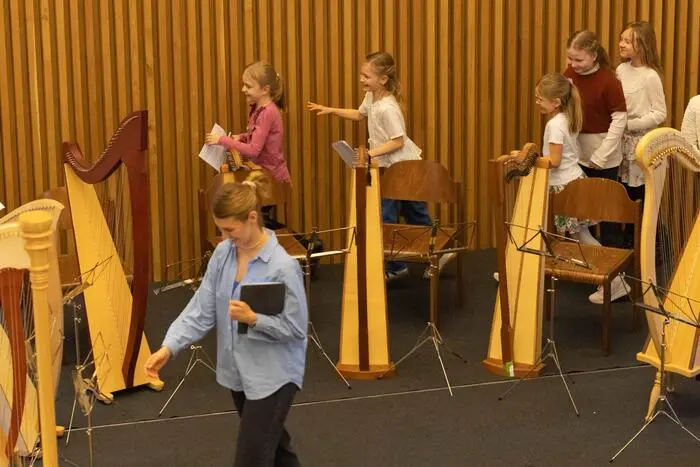 Unter der Leitung der Lehrkräfte Friedrich Borecky, Antonia Haslinger, Alois Lugitsch, Heidi Steinbauer und Theresa Winkler präsentierten die Schülerinnen und Schüler ein beeindruckend vielfältiges Programm. 