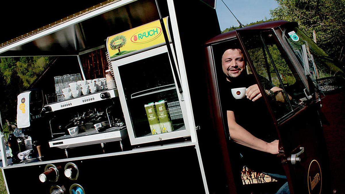 Serviert mobil Kaffee: Baristas-Chef Stephan Pensold