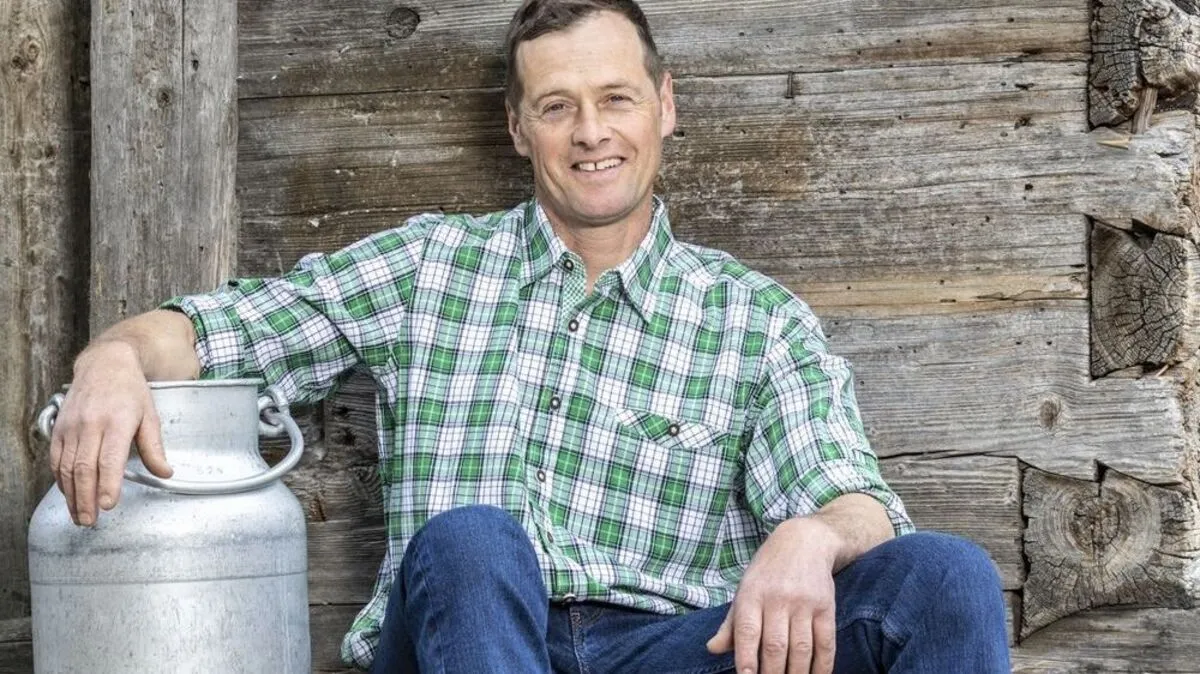 "Arnold, der knackige Obersteirer": So beschreibt der Sender ATV den Kandidaten aus dem Bezirk Murau