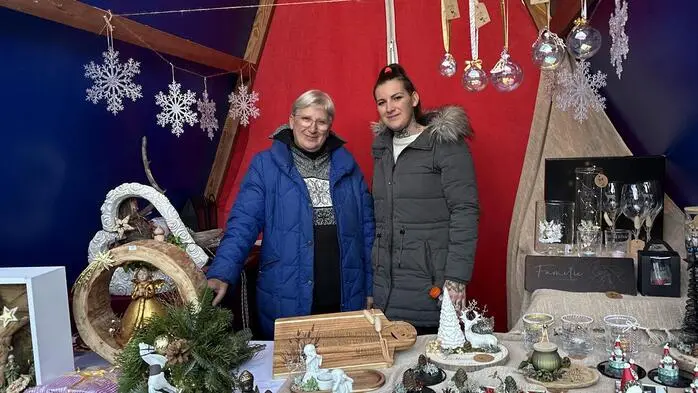 Regionale Aussteller, stimmungsvolle Musik vom Musikverein, weihnachtlich geschmückte Verkaufshütten und heimische Schmankerln waren die Zutaten des zweitägigen Adventmarktes im Innenhof des Weinhofes Tauchmann in Söchau.