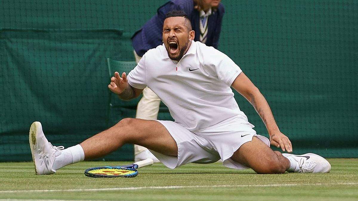 Nick Kyrgios mit einem offensichtlich unfreiwilligen Spagat