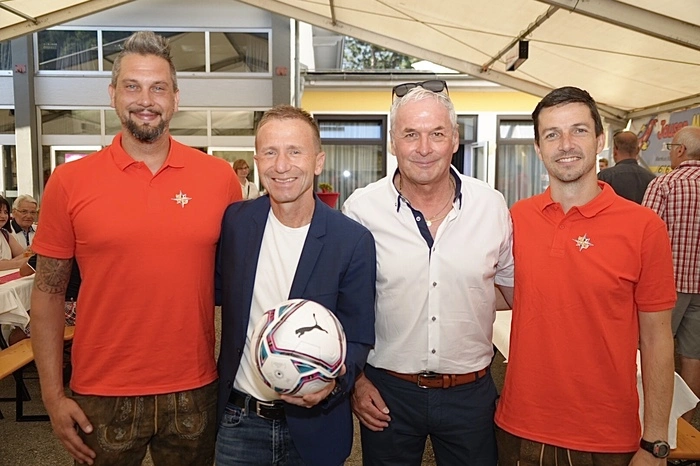 Obmann Rene Ramschak, Obmann des Kärntner Fußballverbandes Klaus Mitterdorfer, Ehrenobmann Wolfgang Macek und Robert Suprun
