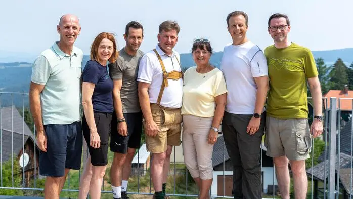 v.l.: Landesrat Willibald Ehrenhöfer, Landesrätin Simone Schmiedtbauer, Klubobmann Lukas Schnitzer, Bürgermeister Markus Prettenthaler, Landeshauptmann-Stellvertreterin Manuela Khom, Landesrat Karlheinz Kornhäusl, Landesgeschäftsführer Georg Preßler