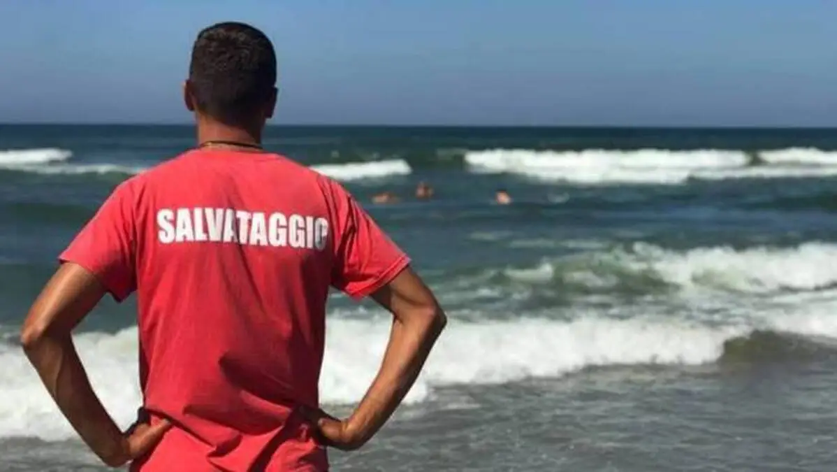 Ohne Bademeister gibt es in Italien keinen Badebetrieb