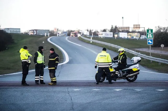 Die 18 Kilometer lange Brücke über den Großen Belt und die Öresundbrücke zwischen Dänemark und Schweden wurden wegen heftigen Windes für den Autoverkehr gesperrt.