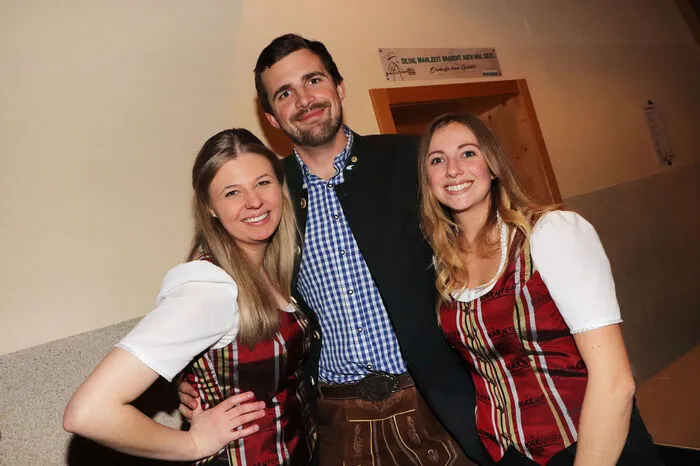 Der LJ-Bundesvorstnd Martin Schnuppe (Bild Mitte) kam extra in den Nockstadl zum Landjugendball angereist!