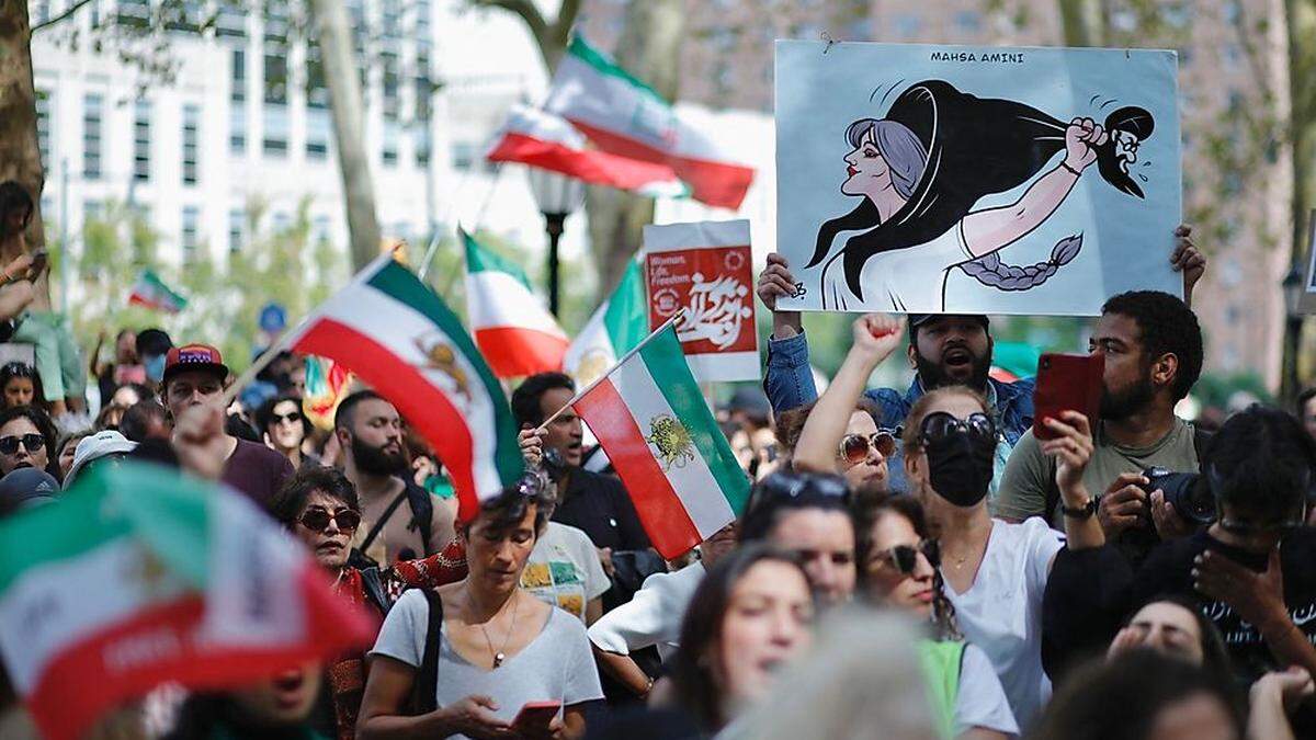 Iranische Demonstrantinnen und Demonstranten am 16.9.23 in New York