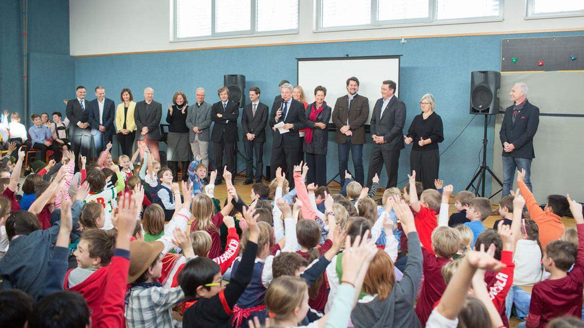 Große Freude bei Schülern, Lehrern und Mitwirkenden der ISC über die Auszeichnung 