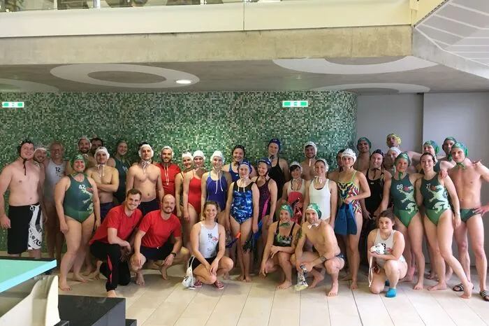 Ein Gruppenfoto durfte natürlich nicht fehlen, bevor es ins Wasser ging