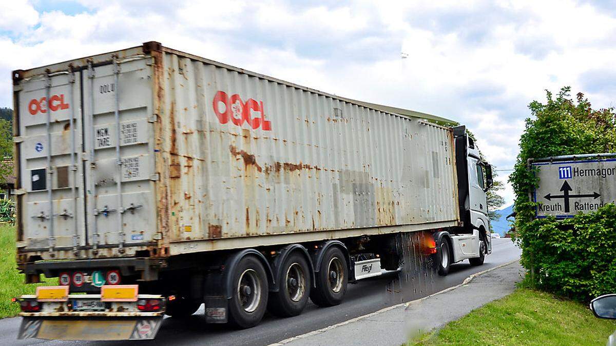 Lkw mit süd- und osteuropäischen Kennzeichnen werden vermehrt auf der Gailtalstraße gesichtet