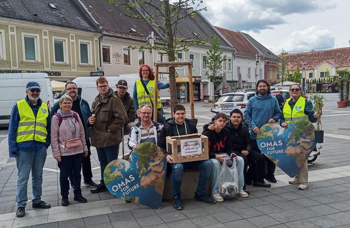 Achtlos weggeworfene „Tschickstummel“ haben bei der „Omas for Future“ Gruppe Südsteiermark in Leibnitz keine Chance