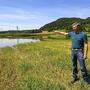 Die Böden von Biobauer Josef Aberger stehen unter Wasser. Geringe Ernte und ausgeschwemmte Böden werden zum Problem