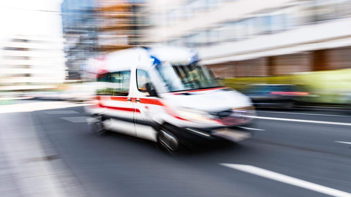 Die Frau musste mit einer schweren Schulterverletzung ins LKH Hochsteiermark gebracht werden