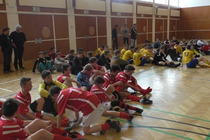 Neun Mannschaften nahmen am großen Fußballturnier der Region Oststeiermark teil (NMS Neudau, NMS Ilz, NMS Fürstenfeld, NMS Gleisdorf, NMS Sinabelkirchen, NMS St. Margarethen/R., NMS Markt Hartmannsdorf, NMS Stubenberg, NMS Pischelsdorf).