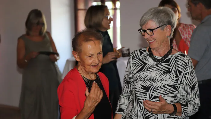 In ihrem (Un)-Ruhestand lud die pensionierte Buchhändlerin und ehemalige Geschäftsführerin der gleichnamigen Gleisdorfer Buchhandlung Helga Plautz ein zu ihrem Lesefest "Literatur - was sonst!".