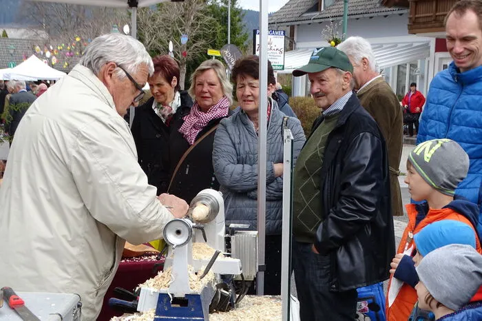 Österliche Bastel- und Handwerksarbeiten waren ausgestellt und viele Künstler zeigten ihr Kunsthandwerk vor.