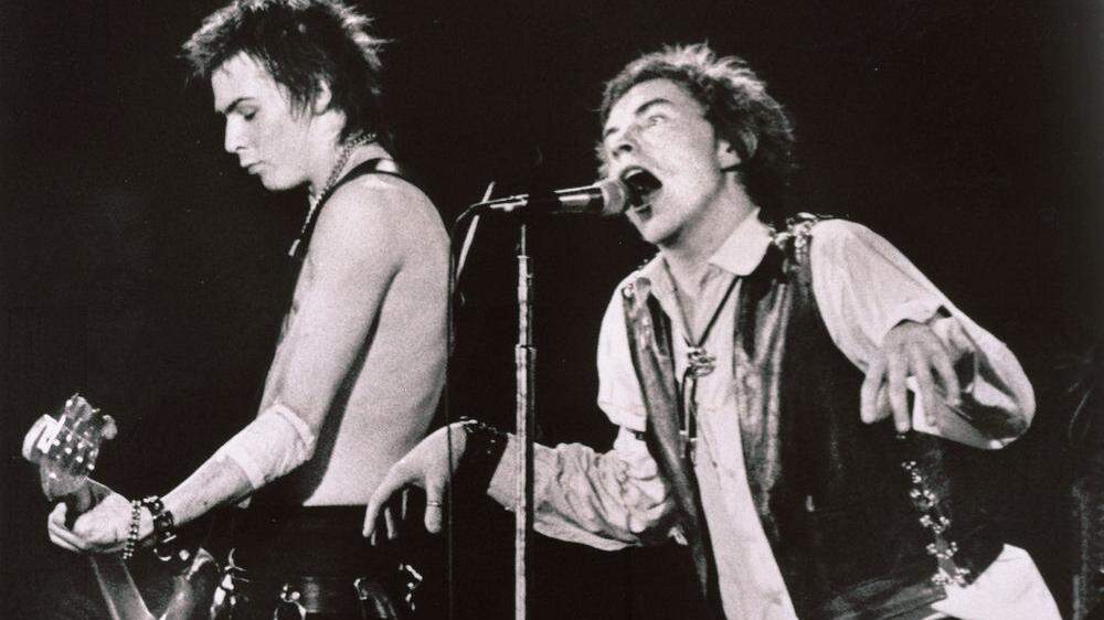 Sid Vicious (links) mit Johnny Rotten.