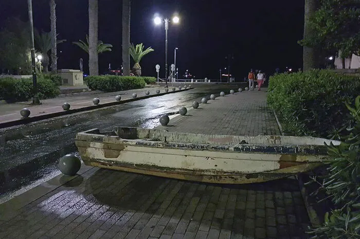 Laut der US-Erdbebenwarte USGS lag das Epizentrum des Bebens der Stärke 6,7 nahe der türkischen Stadt Bodrum.