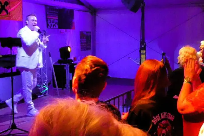 Für eine tolle Stimmungsmusik und für die nötige Beinarbeit sorgten der bekannte Schlagersänger Oliver Haidt und DJ FMP, besser bekannt als Florian Maier-Paar.