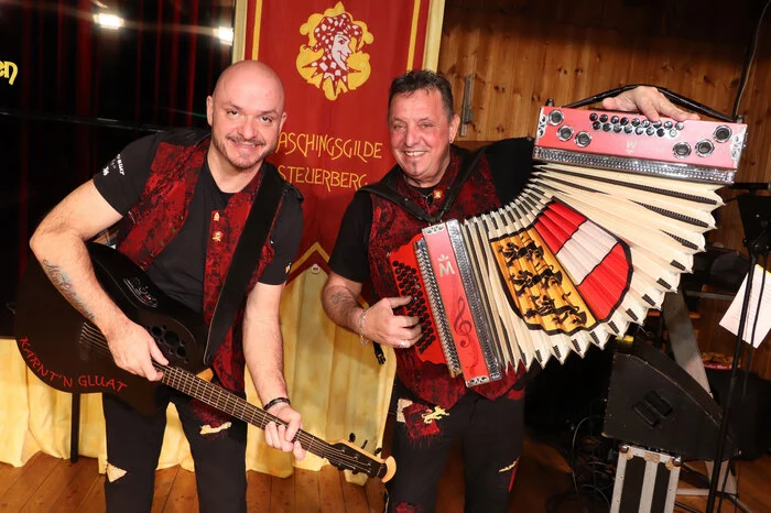 Musikalisch sorgten „Karnt’n Gluat“ mit Christian Wernig und Horst Glanzer für Stimmung im Kultursaal.
Leider lag Florian Hinteregger krank im Bett.