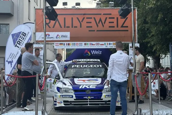 Als mit dem finnischen Topstar Jari-Matti Latvala und seinem flotten Toyota ein Vize-Weltmeister den Abend eröffnete, bebte die Europa-Allee so richtig. Die Rallye-Fans, die teilweise aus ganz Österreich angereist waren, kamen auf ihre Kosten. 