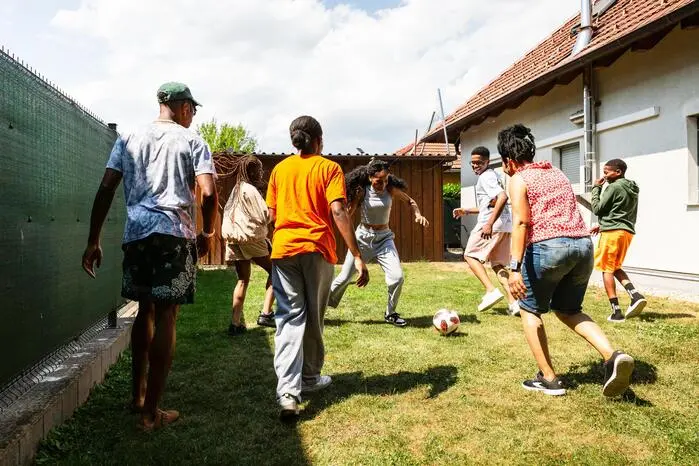 Gemeinsam mit seinen fünf Geschwistern und seinen Eltern lieferte er sich ein Vier-gegen-Vier im Garten