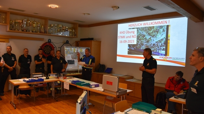 Am Samstag waren 300 Mitglieder der Freiwilligen Feuerwehren, des Österreichischen Bergrettungsdienstes, der Polizei, sowie anderen zivilen Einsatzorganisationen gefordert, eine großangelegte Katastrophenschutzübung im Bereich Altenberg an der Rax-Gamseck durchzuführen.