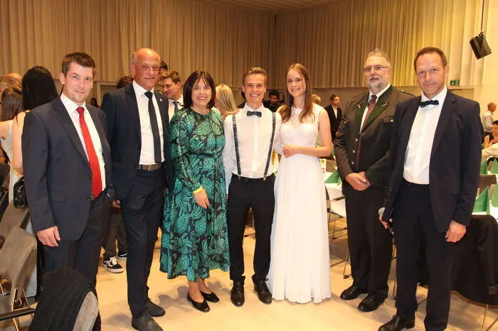Direktor Josef Maßwohl mit Ehrengästen.