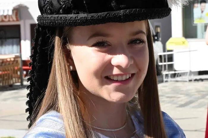 Fix ist, dass die Maibraut mit dem Sieger tanzen wird, die beiden anderen Ehrentänzerinnen sind diesmal Julia Holzer und Elisa Maria Walcher.