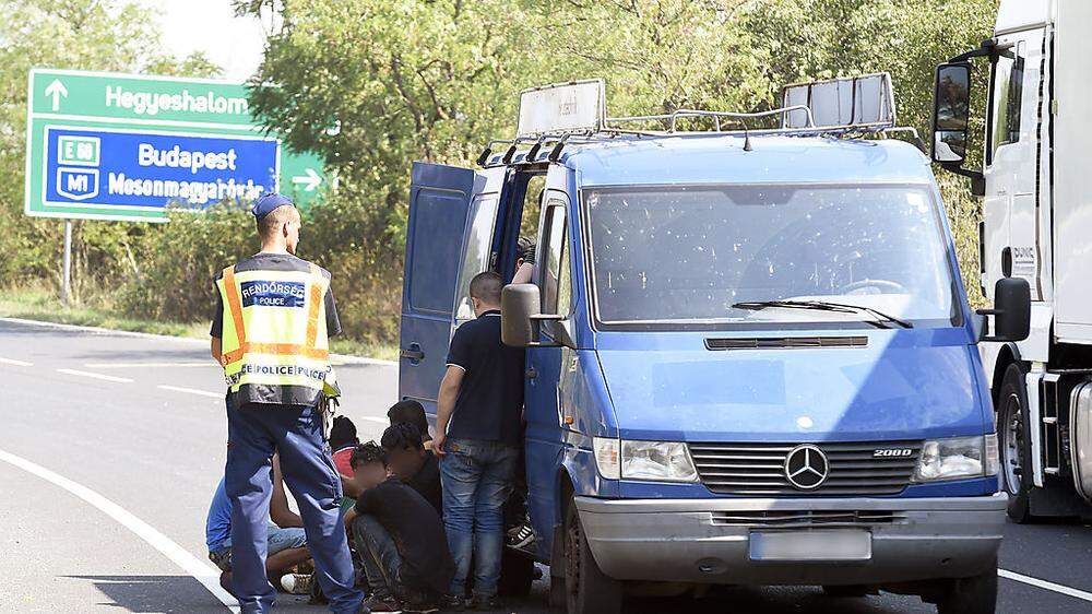 Schlepperfahrzeug in Ungarn: Ein Riesengeschäft