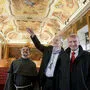 Pater Tomasz Zegan, Peter Grabner (Bauabteilung Diözese Graz-Seckau) und Hans Sünkel (Vorsitzender des Kuratoriums) im dringend renovierungsbedürftigen Minoritensaal
